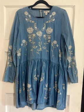 Versona Light Blue Embroidered Floral Long Sleeve Dress